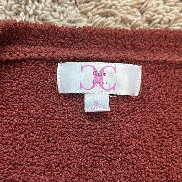 Maroon polyester cardigan size small - Picture 3 of 3